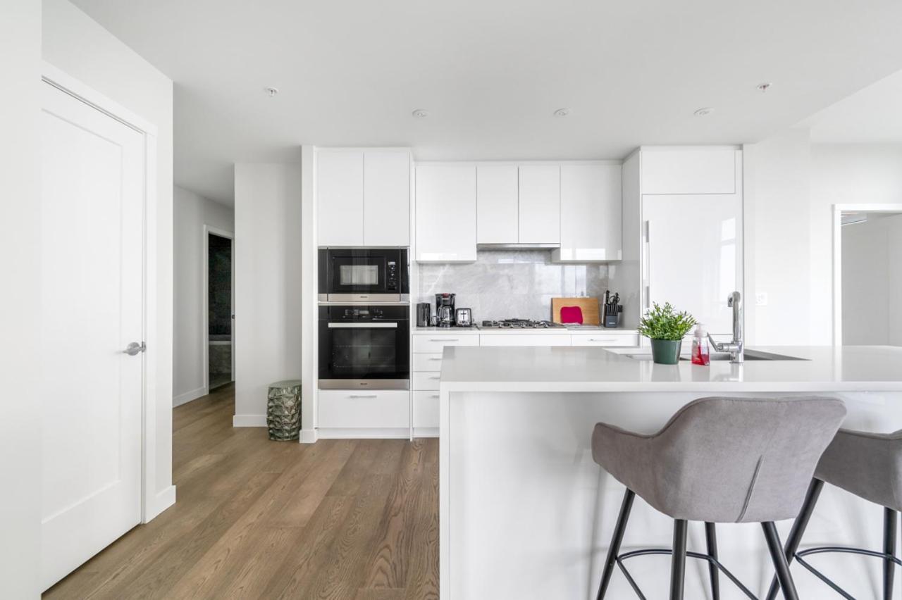 Urban Oasis: Stylish Apartment Retreat At Ubc Vancouver Zewnętrze zdjęcie