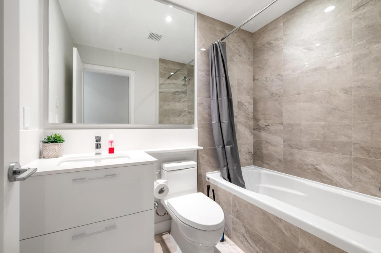 Urban Oasis: Stylish Apartment Retreat At Ubc Vancouver Zewnętrze zdjęcie