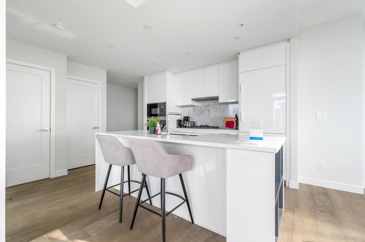 Urban Oasis: Stylish Apartment Retreat At Ubc Vancouver Zewnętrze zdjęcie